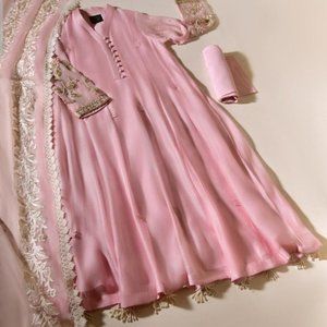 Agha noor pink outfit